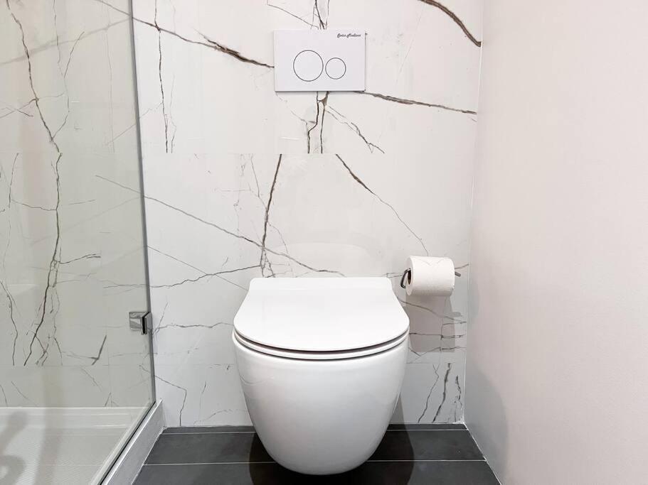 New Beautiful Modern One Bedroom Apt In Brooklyn At Rem-Casa New York Kültér fotó